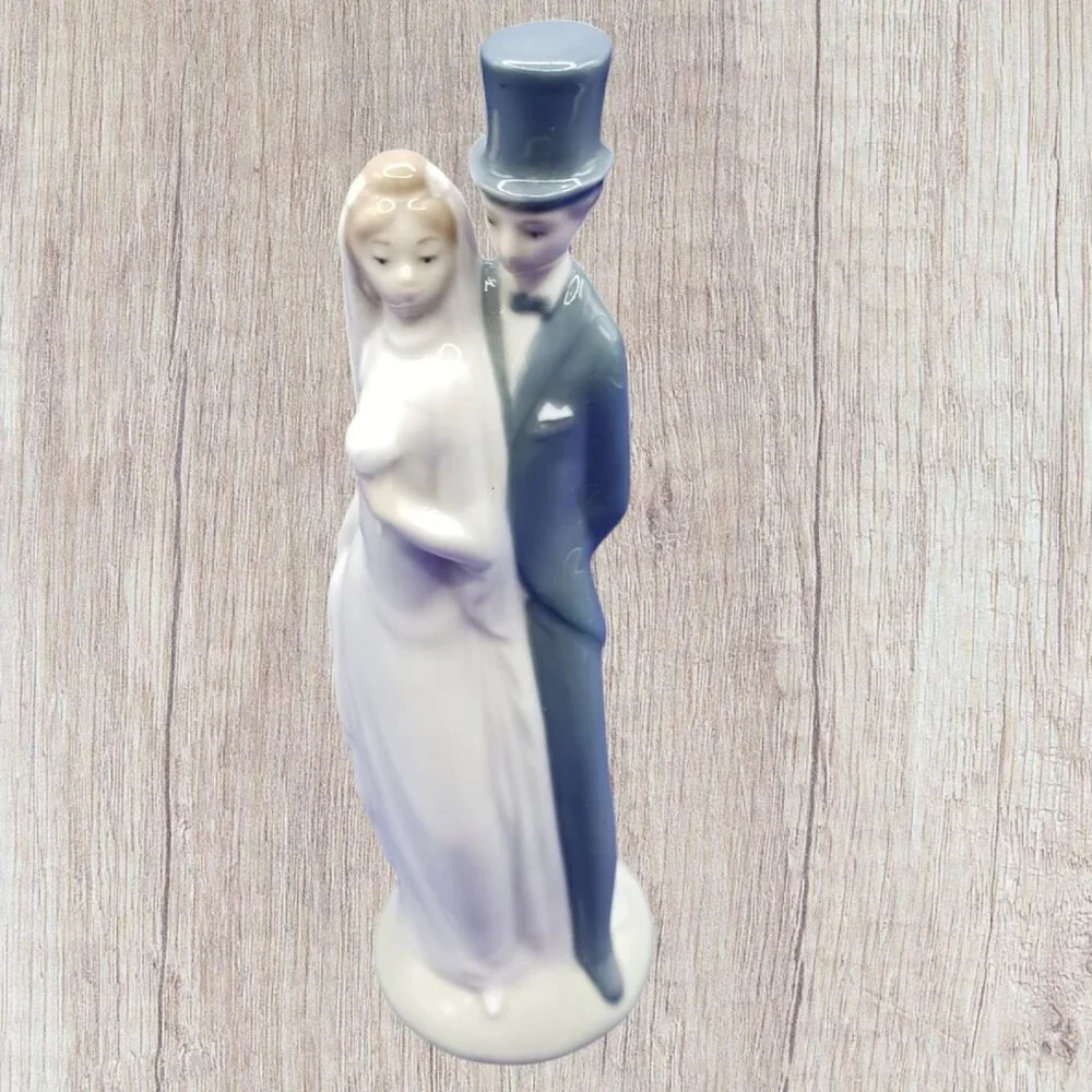 Lladro Vtg  Porcelain Bride & Groom Figurine Statue Cake Topper